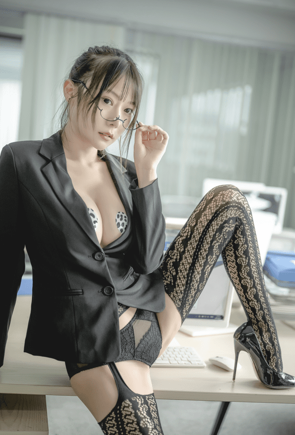 香草喵露露 – NO.025 黑色西装 [62P2V1.26G]预览图 3