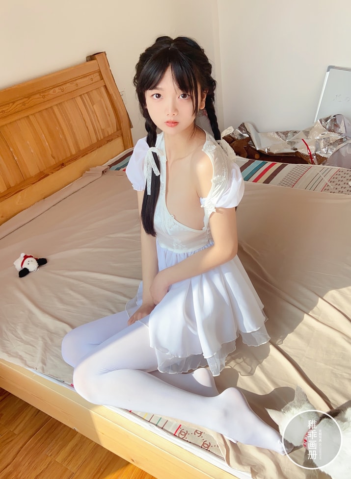 稚乖画册 – 夜夜 嬉戏 80d白丝 [74P1V-368MB]预览图 2