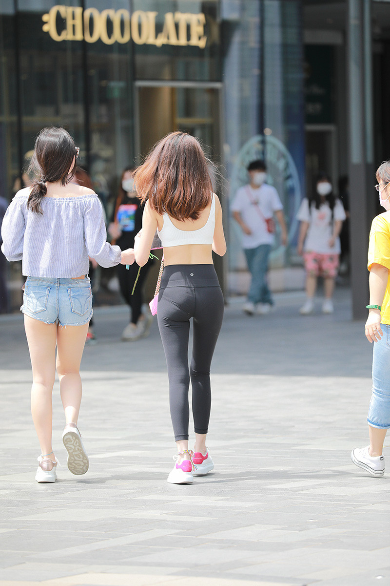[街拍]J1.黑色瑜伽小妹街拍套图[105P/1.03G]预览图 3